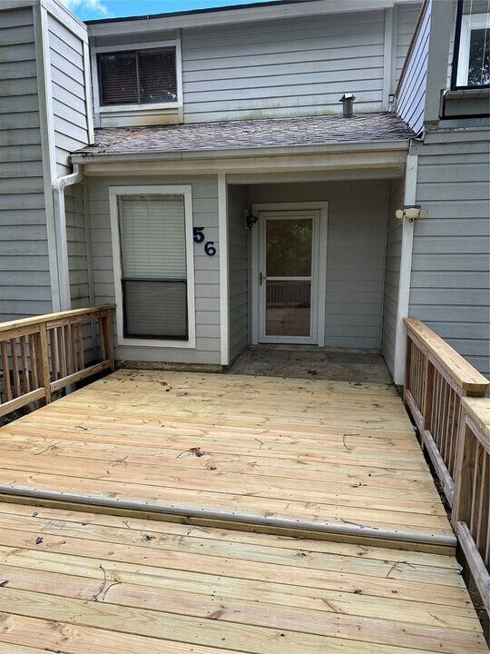 56 Hideaway Dr in Friendswood, TX - Building Photo