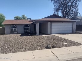 2326 W Estrella Dr in Chandler, AZ - Building Photo