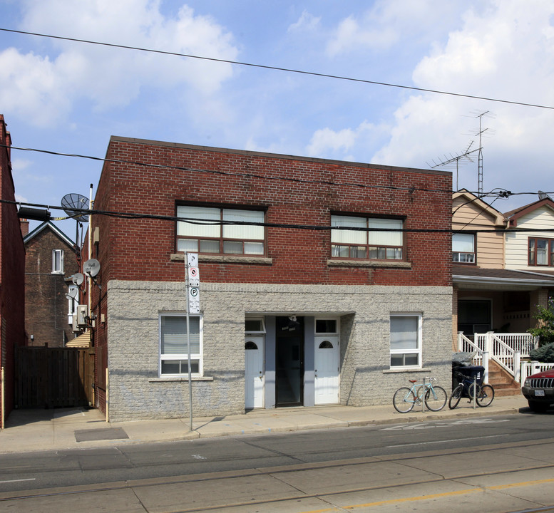 1226 College St in Toronto, ON - Building Photo