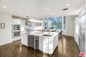 19500 Winifred St in Los Angeles, CA - Building Photo - Building Photo
