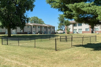 Grey Ridge Apartments LLC in South Bend, IN - Building Photo - Building Photo