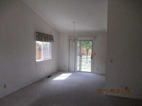 972 Hillside Dr in Carson City, NV - Building Photo - Building Photo