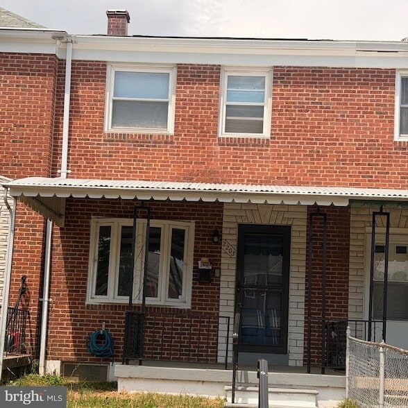 property at 2203 Redthorn Rd