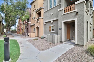 240 W Juniper Ave in Gilbert, AZ - Building Photo - Building Photo