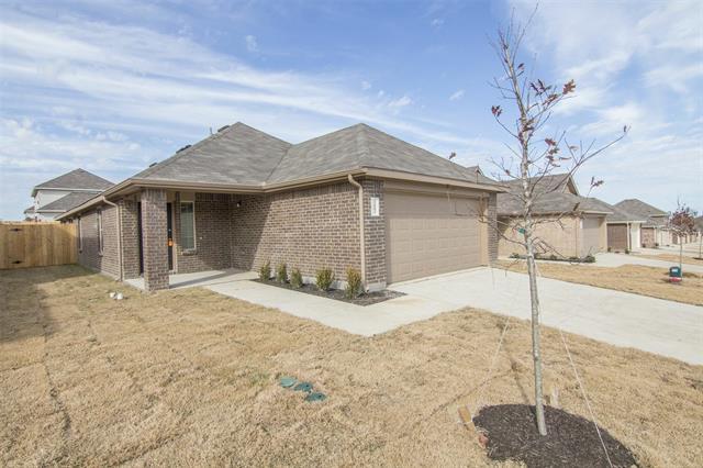 1602 Bobolink in Ennis, TX - Building Photo - Building Photo