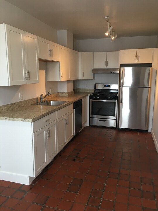 842 Beacon St, Unit 2 in Boston, MA - Building Photo
