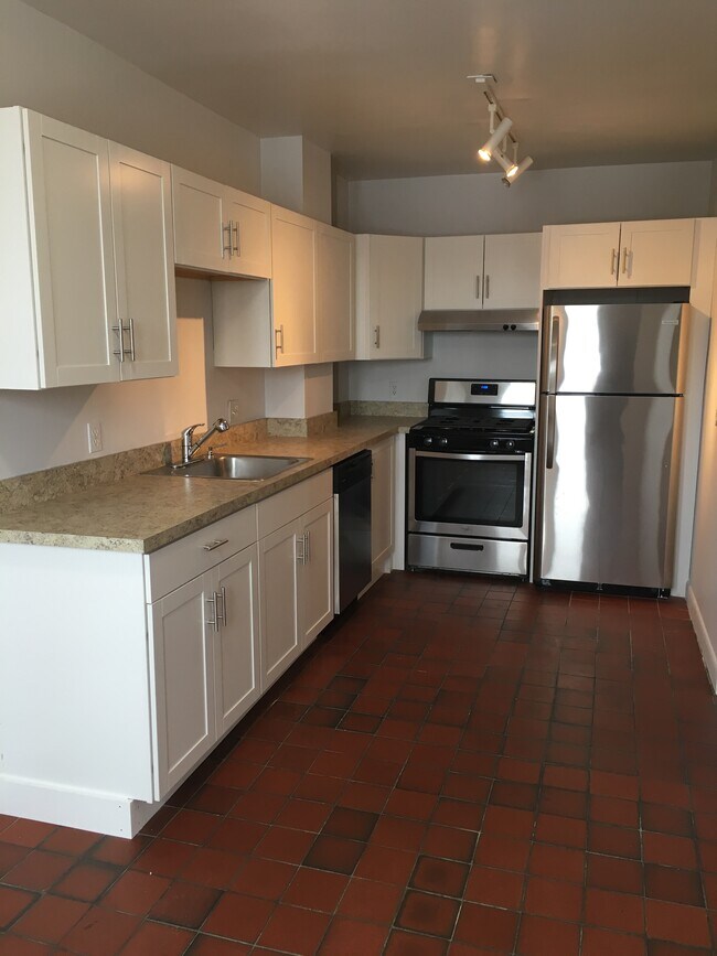 842 Beacon St, Unit 2