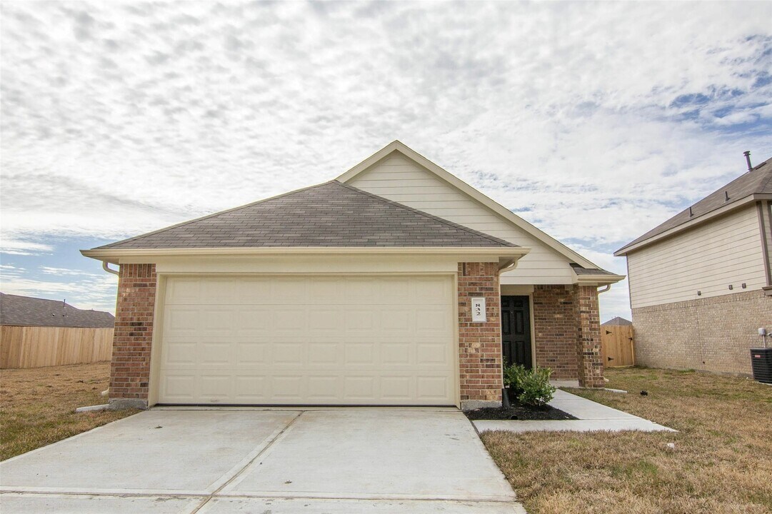 832 Canton Grass Ln in La Marque, TX - Building Photo