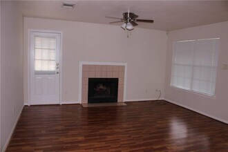 2001 Alex Ave in Austin, TX - Building Photo - Building Photo