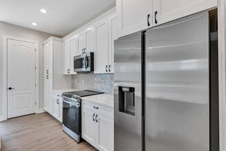 8483 Laureate Blvd in Orlando, FL - Building Photo - Building Photo