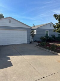 4285 Francis Way in La Mesa, CA - Foto de edificio - Building Photo