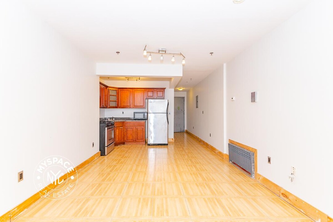 974 St Marks Ave, Unit BC in Brooklyn, NY - Building Photo