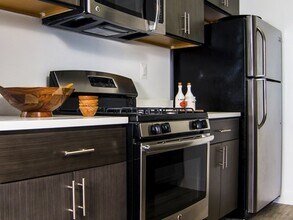 The Graham at Southern Towers in Alexandria, VA - Foto de edificio - Building Photo