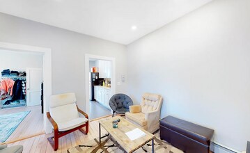 1284 Commonwealth Ave, Unit 7 in Boston, MA - Building Photo - Building Photo