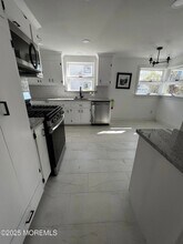 205 Locust Ave in West Long Branch, NJ - Foto de edificio - Building Photo