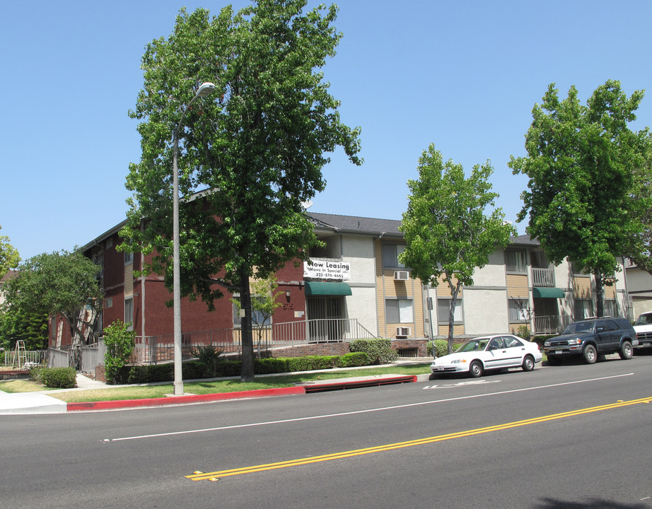 515 S Chevy Chase Dr in Glendale, CA - Foto de edificio