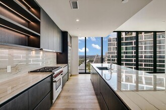 610 Davis St, Unit 4404 in Austin, TX - Building Photo - Building Photo
