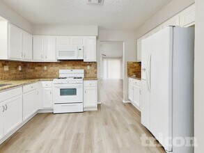 11118 Nepau Dr in Stafford, TX - Foto de edificio - Building Photo