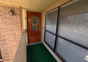 1881 Bering Dr, Unit 6 in Houston, TX - Building Photo - Building Photo