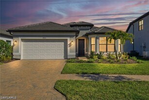 1954 Fresno Ave in Naples, FL - Building Photo