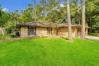 21409 Forest Magic Ln in Humble, TX - Foto de edificio - Building Photo