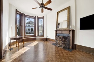 2458 N Burling St in Chicago, IL - Building Photo - Building Photo