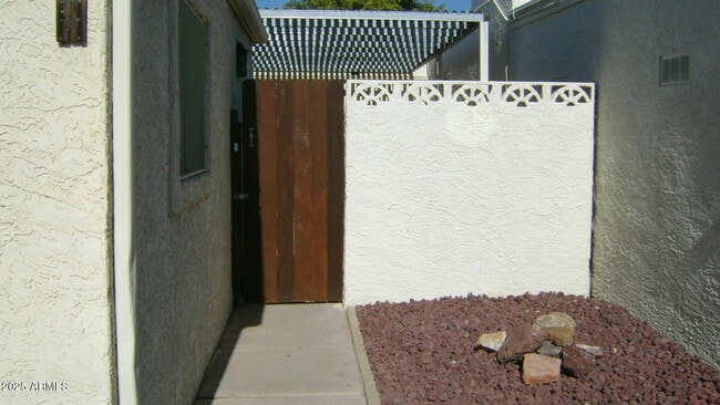 2061 N Recker Rd in Mesa, AZ - Building Photo - Building Photo