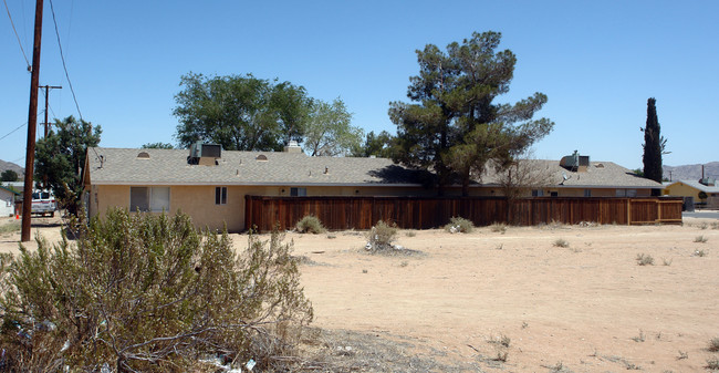 15480 Straight Arrow Rd in Apple Valley, CA - Building Photo - Building Photo