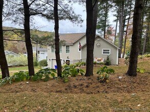 880 W Wakefield Blvd in Winchester, CT - Building Photo - Building Photo