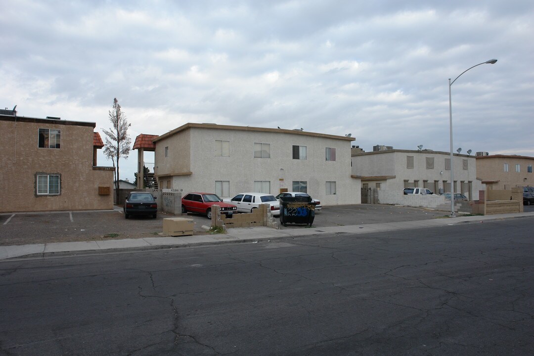 2209 Exeter Dr in Las Vegas, NV - Building Photo