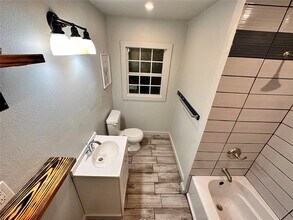833 Woodland Dr in Garland, TX - Building Photo - Building Photo