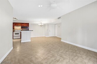 1240 Wildwood Lakes Blvd in Naples, FL - Building Photo - Building Photo
