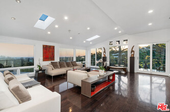 1415 Summitridge Dr in Beverly Hills, CA - Building Photo - Building Photo