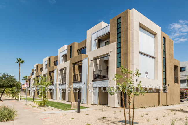 property at 1000 W 5th St