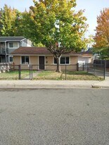 444 NW D St in Grants Pass, OR - Building Photo