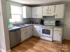 Room in House on Flint Glenn Ln in Charlotte, NC - Building Photo - Building Photo