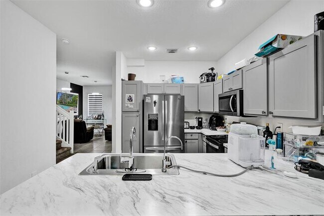 1325 NW 208th Terrace in Miami Gardens, FL - Building Photo - Building Photo