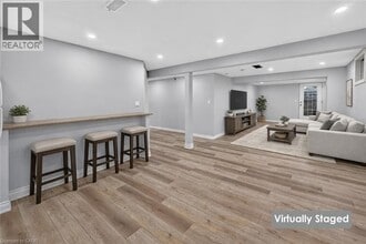 214 Main St E in Grimsby, ON - Building Photo - Building Photo