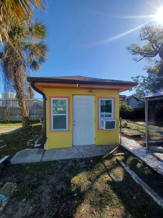 137 Highland Ave in Daytona Beach, FL - Building Photo - Building Photo