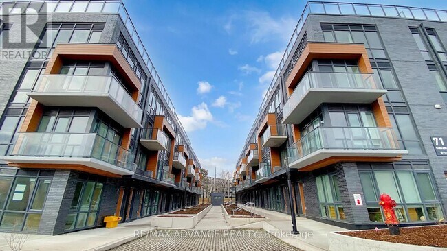 73 Curlew Dr in Toronto, ON - Building Photo - Building Photo