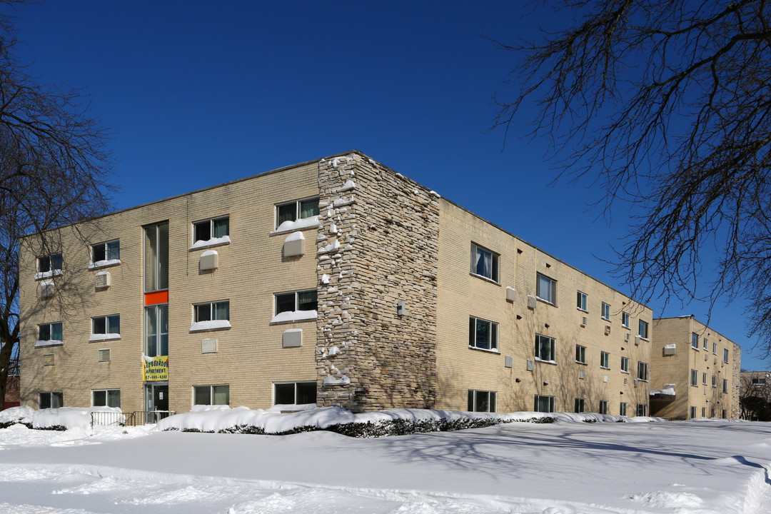 Mundelein Apartments in Mundelein, IL - Building Photo