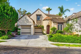 13720 Rosecroft Way in San Diego, CA - Building Photo