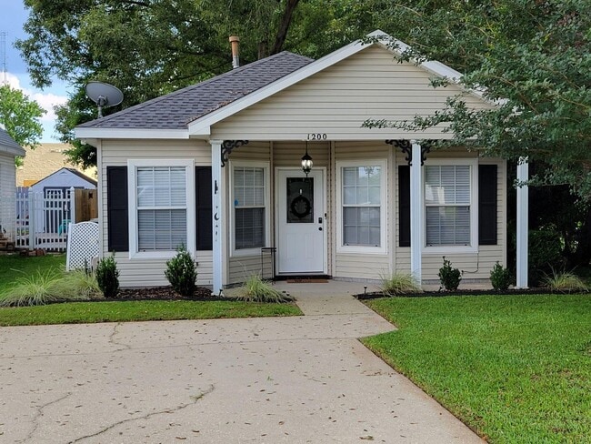property at 1200 Jasper St
