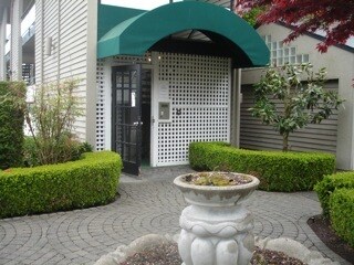 7924 212th St SW, Unit 102 in Edmonds, WA - Building Photo