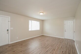 2085 Hugh Edwards Dr in Jacksonville, FL - Foto de edificio - Building Photo