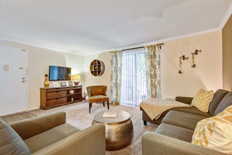 The Hamptons at Town Center Apartment Homes in Germantown, MD - Foto de edificio - Building Photo