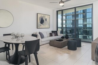 Solitair Brickell Apartments in Miami, FL - Building Photo - Building Photo