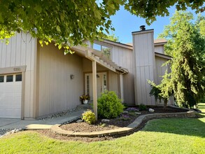 11350 Meadowside Dr in St. Louis, MO - Building Photo - Building Photo