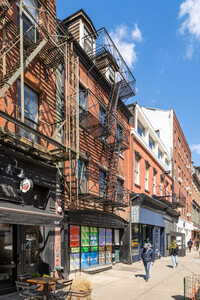 298 Elizabeth St in New York, NY - Foto de edificio - Building Photo