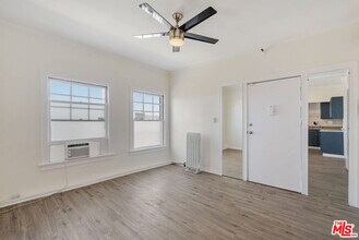 2121 James M Wood Blvd in Los Angeles, CA - Building Photo - Building Photo